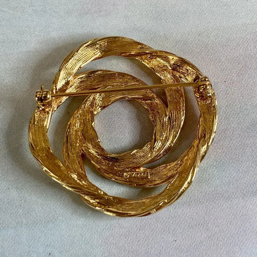 MONET Gold Tone Interlocking Circles (Celtic Knot) Brooch EUC Vintage 60s